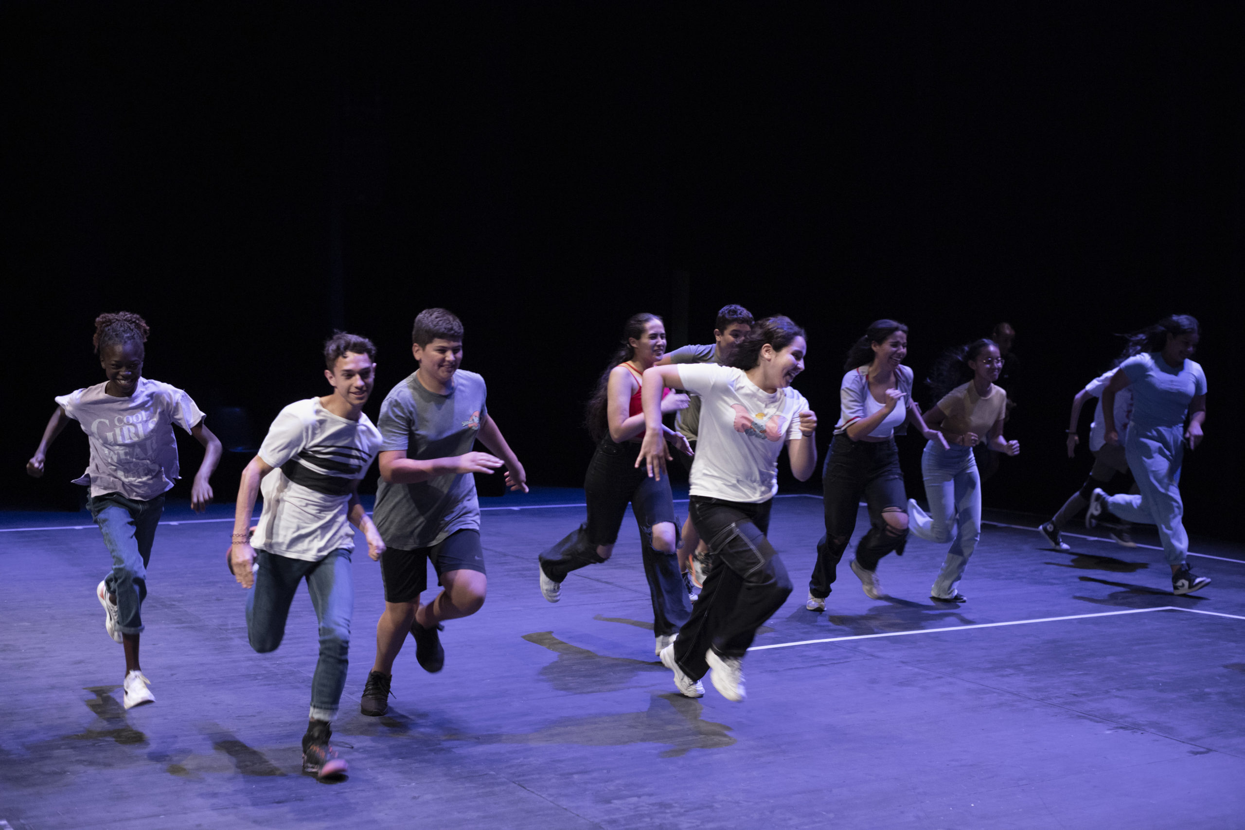 Répétition et jeu du spectacle « Au théâtre ce soir » par Edith Amsellem avec un groupe d’élèves volontaires du Collège Elsa Triolet dans le cadre de la programmation « Les Planches Animées » le 2 juin 2020. Le ZEF, scène nationale de Marseille.